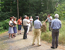 plaatje: Werkbezoek Platform Natuurbegraven Nederland aan de Natuurbegraafplaats Bergerbos