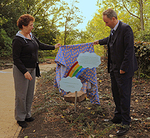 plaatje: Opening nieuw Kinderhofje Crematorium Groningen.